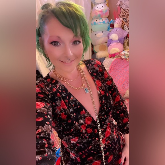 Meet your Posher, TheThriftyWife 🌈💜 - Picture 2 of 16